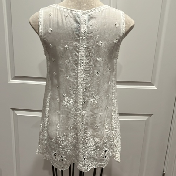 Johnny Was white embroidered/cut out tunic top size small - Picture 2 of 7